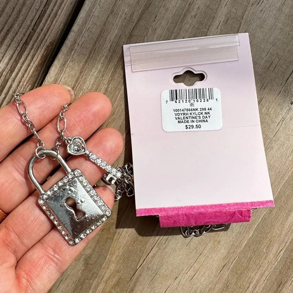 Crystal Lock Silver Tone Key Pendant Necklace, Brand New with tags - Picture 8 of 8